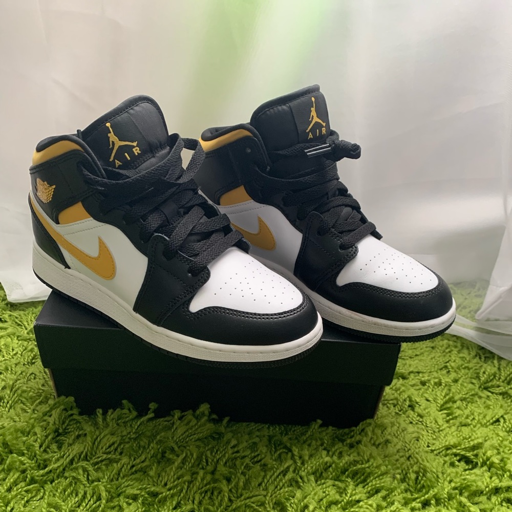 youth boys jordan 1s